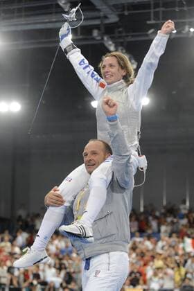 Maria Valentina Vezzali (Italien) jubelt über ihren Olympiasieg 2008 im Florettfechten Fechten OS Sommer Damen Olympische Spiele 2008, Sommerspiele, Florett, Florettfechten Gruppe Peking Freude, Begeisterung,