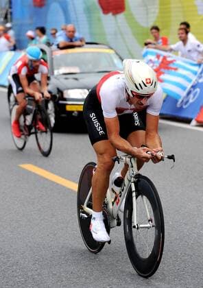 Fabian Cancellara (Schweiz) überholt Stefan Schumacher (Deutschland) -  Radsport OS Sommer Herren Olympische Spiele Peking 2008, Sommerspiele, Straßenradsport, Straße, Rad, Einzelzeitfahren Einzelbild Peking