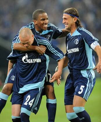 Torjubel Schalke v.re.: Marcelo Bordon, Jefferson Farfan und Christian Pander Fußball EC 1 Herren Champions League Qualifikation 2008 2009, FC Schalke 04, 1. BL Gruppe o0 Gelsenkirchen Freude,