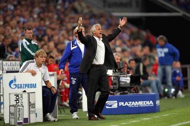 Trainer Fred Rutten (re.) wütend, li. Co Trainer Youri Mulder (beide Schalke) Fußball EC 1 Herren Champions League Qualifikation 2008 2009, FC Schalke 04 Gruppe Gelsenkirchen Wut,