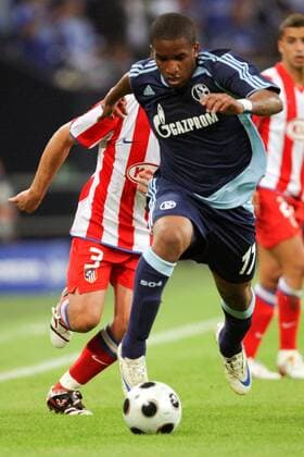 Jefferson Farfan (Schalke) am Ball Fußball EC 1 Herren Champions League Qualifikation 2008 2009, FC Schalke 04 - Atletico Madrid Gruppe Gelsenkirchen Dynamik,