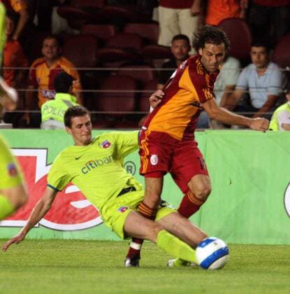 Lincoln (Galatasaray, re.) gegen Florin Lovin (Steaua Bukarest) -  Fußball EC 1 Herren Champions League Qualifikation 2008 2009, Galatasaray Istanbul - Steaua Bukarest 2:2 Gruppe Istanbul Dynamik, Kampf,