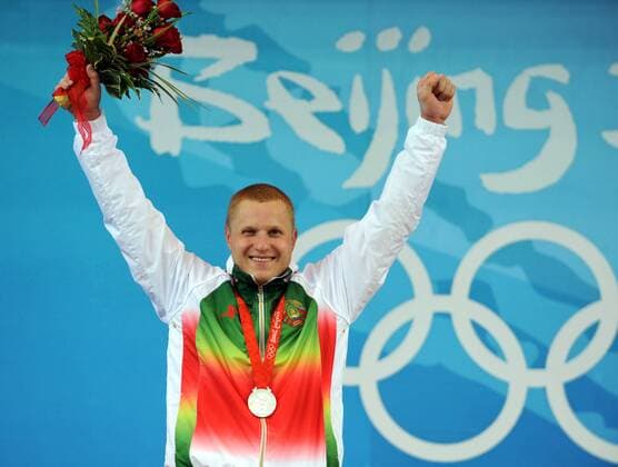 Andrei Rybakou (Weißrussland) belegt den 2. Platz im Gewichtheben der Klasse bis 85kg bei Olympia 2008 -  Gewichtheben OS Sommer Herren Olympische Spiele Peking 2008, Sommerspiele, Klasse bis 85kg Einzelbild Peking Freude,