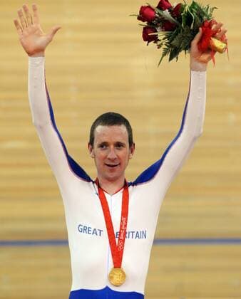 Bradley Wiggins (Großbritannien), Olympiasieger 2008 in der Einzelverfolgung -  Radsport OS Sommer Herren Olympische Spiele 2008, Sommerspiele, Rad, Bahn, Halle, Indoor, Bahnrad, Bahnradsport Einzelbild Peking Freude,