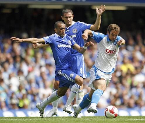 Nico Kranjcar (Portsmouth, re.) gegen Jose Bosingwa (Chelsea) - EDITORIAL USE ONLY. No use with unauthorised audio, video, data, fixture lists, club league logos or live services. Online in-match use limited to 120 images, no video emulation. No use in betting, games or single club league player publications. Fußball Herren English Premier League 2008 2009, 1. Englische Liga, Chelsea FC London - FC Portsmouth Gruppe London Dynamik,