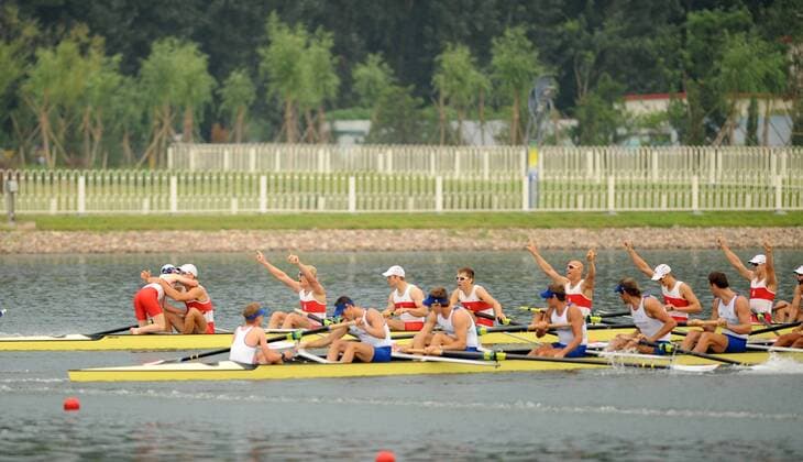 Achter Kanada (hi.), Olympiasieger 2008 -  Rudern OS Sommer Herren Olympische Spiele 2008, Sommerspiele, Nationaltrikot, Achter, 8er, 8 er Totale Peking Freude, Begeisterung,