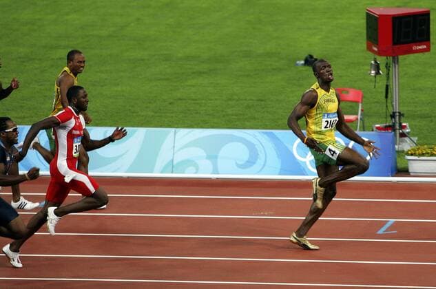 Usain Bolt (Jamaika, re.) - Olympiasieger über 100m 2008 Leichtathletik OS Sommer Herren Olympische Spiele Peking 2008, Sommerspiele, 100m Gruppe Nationaltrikot Peking