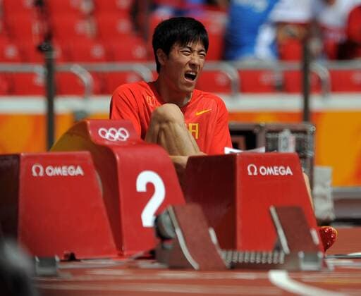 Olympia, Historie, Rückblick auf die Sommerspiele 2008 in Peking Liu Xiang (China) verletzt Leichtathletik OS Sommer Herren Olympische Spiele 2008, Sommerspiele, 110m Hürden Einzelbild Peking
