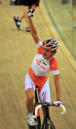 Marianne Vos (Niederlande) - Olympiasiegerin 2008 im Punkterennen auf der Bahn -  Radsport OS Sommer Damen Olympische Spiele 2008, Sommerspiele, Rad, Bahn, Halle, Indoor, Bahnrad, Bahnradsport, Punkte Einzelbild Peking Freude,