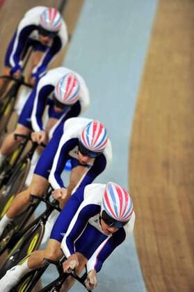 Teamverfolgung Großbritannien -  Radsport Herren Olympische Spiele 2008, Sommerspiele Bahnrad Bahn, Bahnradsport Halle Indoor o0 Rad Gruppe Nationaltrikot Peking Dynamik,