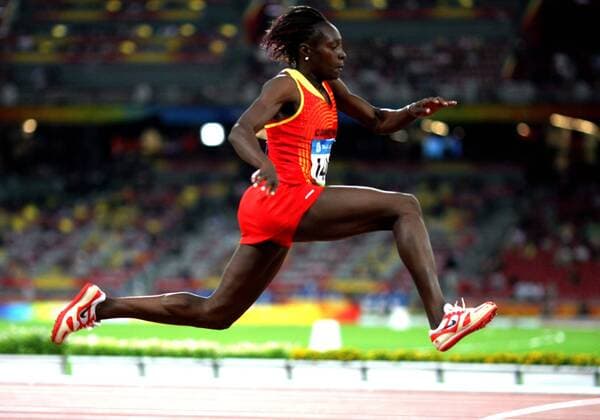 Francoise Mbango Etone (Kamerun) -  Leichtathletik OS Sommer Damen Olympische Spiele Peking 2008, Sommerspiele, Nationaltrikot Einzelbild Peking Dynamik,
