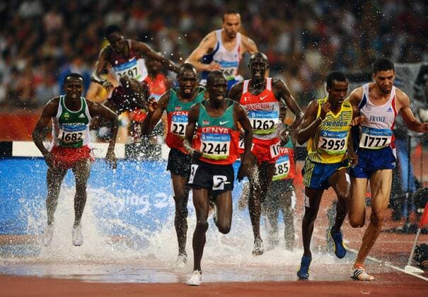 Olympia, Historie, Rückblick auf die Sommerspiele 2008 in Peking Teilnehmerfeld des 3000m Hindernislaufes, u.a. Ezekiel Kemboi (2244, Kenia) -  Leichtathletik OS Sommer Herren Olympische Spiele Peking 2008, Sommerspiele, Nationaltrikot, 3000m Hindernis Totale Peking