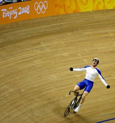 Chris Hoy (Großbritannien) - Olympiasieger 2008 im Bahnrad Sprint -  Radsport OS Sommer Herren Olympische Spiele Peking 2008, Sommerspiele, Nationaltrikot Einzelbild Peking Freude,