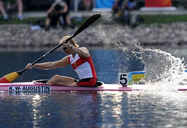 Katrin Wagner Augustin (Deutschland) -  Kanu OS Sommer Damen Olympische Spiele Peking 2008, Sommerspiele, Nationaltrikot, Kanusport, 500m Einzelbild Shunyi