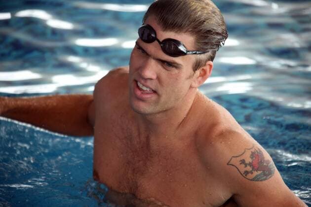 Gary Hall Jr. (USA) trainiert junge Schwimmer in Peking 2008 -  Schwimmen OS Sommer Herren Olympische Spiele Peking 2008, Sommerspiele, Pressetermin, Einzelbild o0 Trainer Kindersport Peking