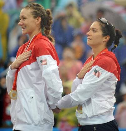 Kerri Walsh (li.) und Misty May Treanor (beide USA) - Olympiasieger 2008 im Beachvolleyball -  Beachvolleyball OS Sommer Damen Olympische Spiele 2008, Sommerspiele, Beach, premiumd, Aufmacher Gruppe Peking Freude,