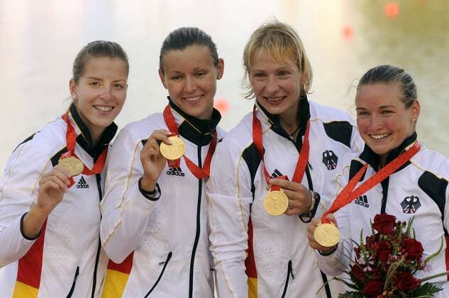 Olympiasieger Viererkajak Deutschland 2008 über 500m, v.li.: Fanny Fischer, Nicole Reinhardt, Katrin Wagner Augustin und Conny Wassmuth Kanu OS Sommer Damen Olympische Spiele 2008, Sommerspiele, Kanusport, 500m, Gruppe Peking o0 Shunyi Freude,