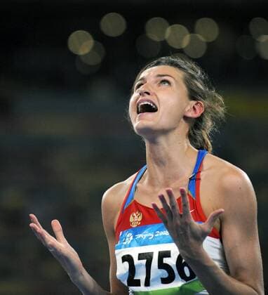 Anna Chicherova (Russland) verzweifelt -  Leichtathletik OS Sommer Damen Olympische Spiele 2008, Sommerspiele, Nationaltrikot, Hochsprung Einzelbild Peking Enttäuschung, Verzweiflung,