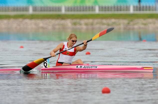 Katrin Wagner Augustin (Deutschland) Kanu OS Sommer Damen Olympische Spiele 2008, Sommerspiele, Kanusport, Nationaltrikot, K1, K 1, Einer, Einerkajak, Kajak Einzelbild Beijing