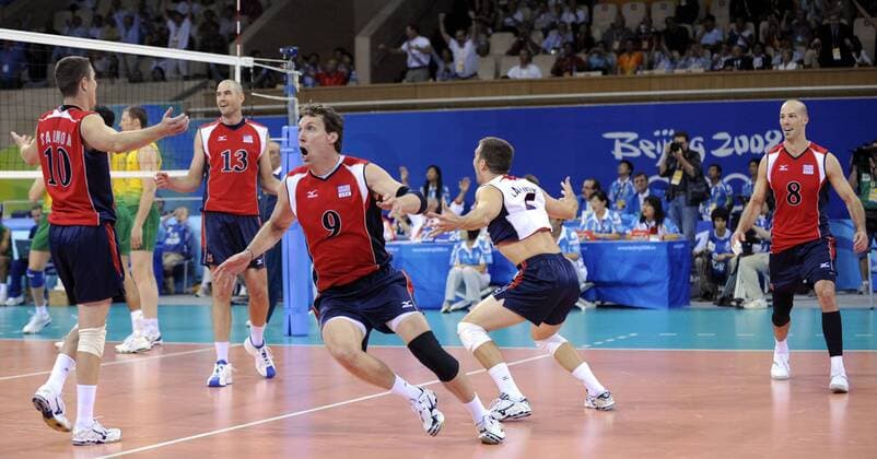 USA ist Olympiasieger 2008 im Volleyball -  Volleyball OS Sommer Herren Olympische Spiele Peking 2008, Sommerspiele, Länderspiel, Nationalteam, Nationaltrikot, Gruppe Peking Freude,