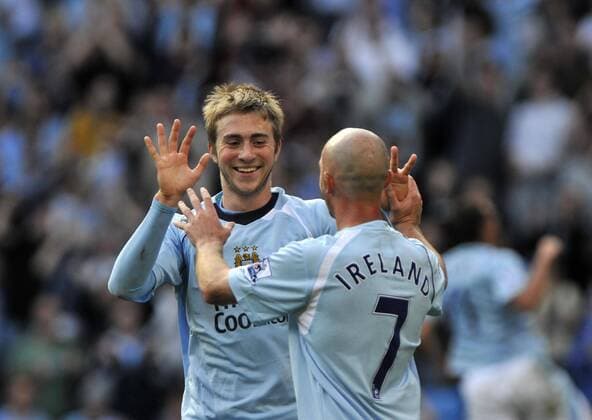 Michael Johnson (li.) und Stephen Ireland (beide Manchester City) - Torjubel - EDITORIAL USE ONLY. No use with unauthorised audio, video, data, fixture lists, club league logos or live services. Online in-match use limited to 120 images, no video emulation. No use in betting, games or single club league player publications. Fußball Herren English Premier League 2008 2009, 1. Englische Liga, Manchester City Gruppe Manchester Freude,