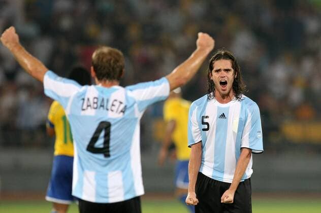 Fernando Gago (re.) und Pablo Zabaleta (beide Argentinien) - Torjubel Fußball OS Sommer Herren Olympische Spiele 2008, Sommerspiele, Olympiateam, Nationalteam, Länderspiel, Nationaltrikot Gruppe Peking Freude, Begeisterung,