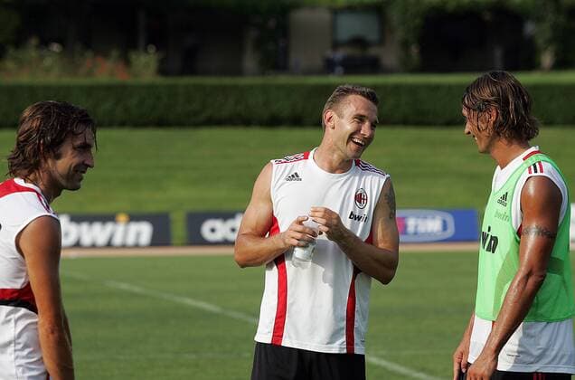 Andriy Shevchenko (Mitte), Andrea Pirlo (li.) und Paolo Maldini (alle AC Mailand) - Fußball Herren Serie A 2008 2009, 1. Liga, Milan, Training Gruppe Mailand Freude,