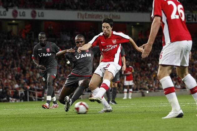 Samir Nasri (Arsenal re.) trifft zum 1:0 - EDITORIAL USE ONLY. No use with unauthorised audio, video, data, fixture lists, club league logos or live services. Online in-match use limited to 120 images, no video emulation. No use in betting, games or single club league player publications. Fußball EC 1 Herren Champions League Qualifikation 2008 2009, Arsenal FC London - FC Twente Enschede Gruppe London Dynamik, Kampf,