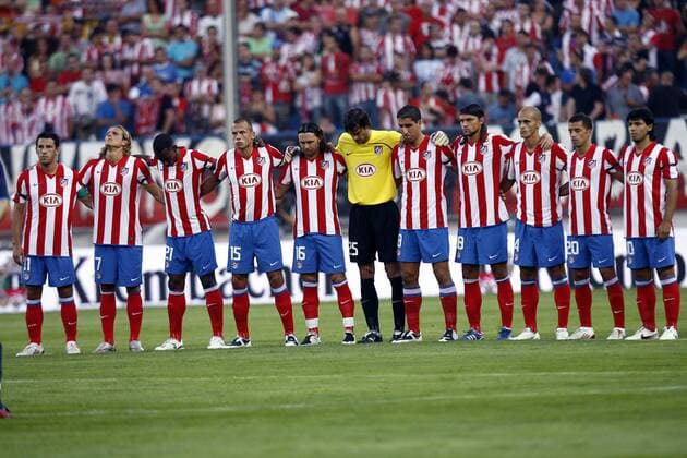 Schweigeminute von Atletico Madrid angesichts der zurückliegenden Flugzeugkatastrophe in Madrid -  - NOxONLINExUSE Fußball EC 1 Herren Champions League 2008 2009 Qualifikation, Atletico Madrid Totale Madrid