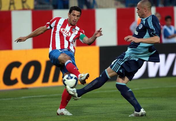 Maxi Rodriguez (Atletico Madrid, li.) gegen Christian Pander (Schalke) Fußball EC 1 Herren Champions League 2008 2009 Qualifikation, Atletico Madrid - FC Schalke 04 Gruppe Madrid
