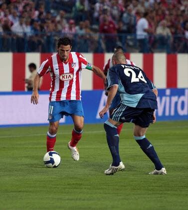 Maxi Rodriguez (Atletico Madrid, li.) gegen Christian Pander (Schalke) Fußball EC 1 Herren Champions League 2008 2009 Qualifikation, Atletico Madrid - FC Schalke 04 Gruppe Madrid