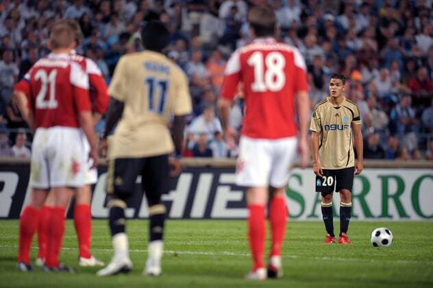 Hatem Ben Arfa (Marseille, re.) - Freistoß -  Fußball EC 1 Herren Champions League Quali 2008 2009, Olympique de Marseille OM SK Brann Bergen Totale Marseille
