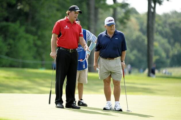 Phil Mickelson (li.) und Teameigner Bob Kraft (New England Patriots beide USA) - (Icon2872423) Golf Herren Deutsche Bank Championship 2008, TPC of Boston, PGA Tour, Pro Am, ProAm Gruppe Norton EDITORIAL USE ONLY