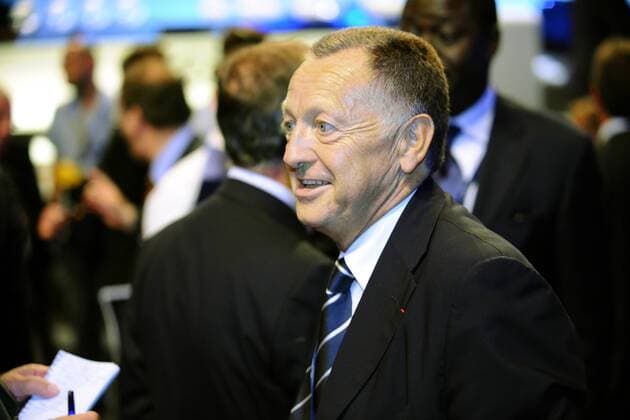 Präsident Jean Michel Aulas (Olympique Lyon) gut gelaunt -  (pan27683) Fußball EC 1 Herren Champions League Auslosung 2008 2009, Ziehung, Gruppenziehung, Gruppenauslosung, Gruppen Einzelbild Monaco o0 Monte Carlo Freude,
