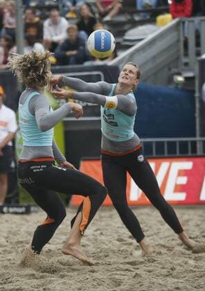 Sara Goller (re.) und Laura Ludwig (beide Deutschland) Beachvolleyball LM Damen Deutsche Smart Meisterschaft 2008, DM, Beach Gruppe Timmendorf, Timmendorfer Strand Dynamik,