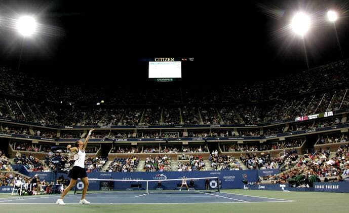 Lindsay Davenport (USA) - Aufschlag im Arthur Ashe Stadium in Flushing Meadows -  (NYP20080829318) Tennis Damen US Open 2008, Grand Slam, WTA Tour Totale Flushing Meadows New York, NY N Y