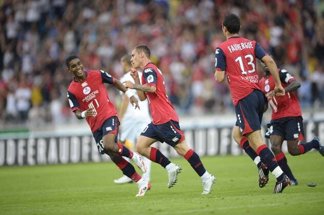 Ludovic Obraniak (Mitte) und Franck Beria (li., beide Lille) - Torjubel -  Fußball Herren Ligue 1 2008 2009, 1. Französische Liga, OSC Lille Gruppe Lille Freude,