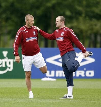 Wayne Rooney (re.) und David Beckham (beide England) - EDITORIAL USE ONLY. No use with unauthorised audio, video, data, fixture lists, club league logos or live services. Online in-match use limited to 120 images, no video emulation. No use in betting, games or single club league player publications. Fußball Herren Nationalteam 2008, Training Gruppe