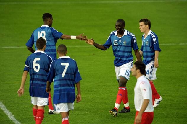 Torjubel Frankreich U21 um Torschütze Frederic Nimani (3.v.re.) Fußball Länderspiel Herren U21 EM Qualifikation 2008, U 21, Nationalmannschaft, Nationaltrikot, Vdig Gruppe Boulogne sur mer Freude, 