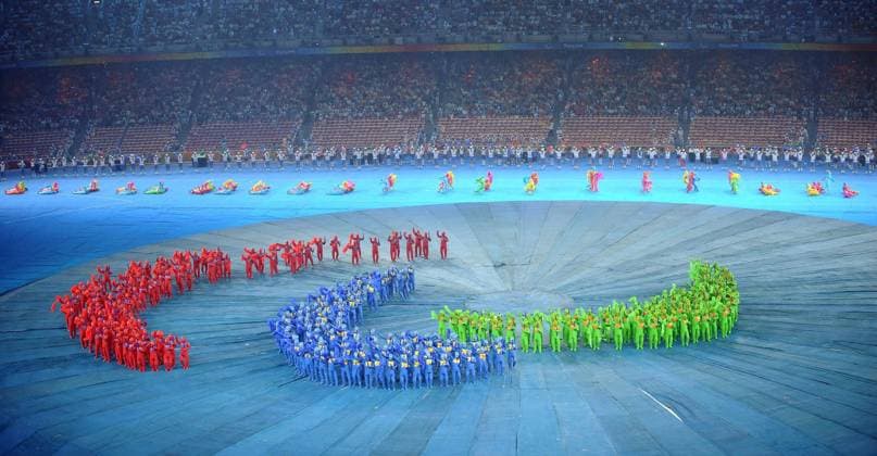 Darsteller bilden das Paralympische Logo während der Eröffnungsfeier der Paralympics 2008 in Peking -  Behindertensport Paralympics 2008, Sommer, Spiele, Sommerspiele, Eröffnung, Eröffnungsfeier, Zeremonie Totale Peking