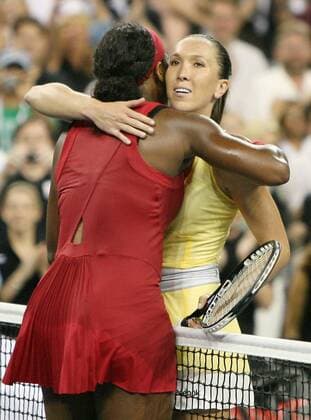 Jelena Jankovic (Serbien, re.), Zweite der US Open 2008 gratuliert Siegerin Serena Williams (USA) -  Tennis Damen US Open 2008, Grand Slam, WTA Tour, Finale Gruppe Flushing Meadows New York, NY, N Y