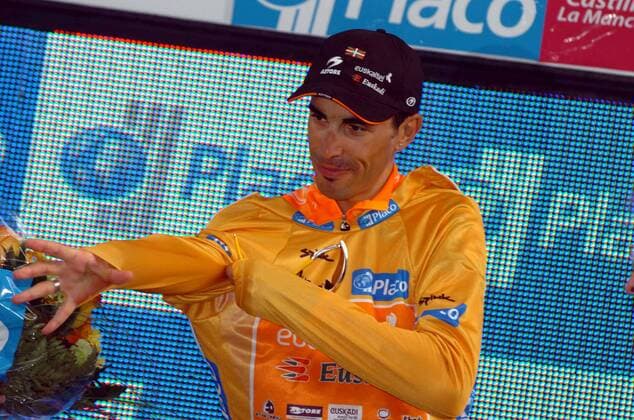Egoi Martinez de Esteban (Spanien Euskaltel Euskadi) nach der 10. Etappe der Vuelta 2008 im goldenen Trikot -  Radsport Herren Vuelta A Espana 2008, Spanienrundfahrt, Straßenradsport, Straße, Rad Einzelbild 10. Etappe: Sabinanigo - Saragossa