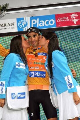 Egoi Martinez de Esteban (Spanien Euskaltel Euskadi) nach der 10. Etappe der Vuelta 2008 im goldenen Trikot -  Radsport Herren Vuelta A Espana 2008, Spanienrundfahrt, Straßenradsport, Straße, Rad Gruppe 10. Etappe: Sabinanigo - Saragossa Freude,