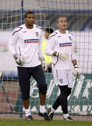 Torwartkollegen David James (li.) und Paul Robinson (beide England) - EDITORIAL USE ONLY. No use with unauthorised audio, video, data, fixture lists, club league logos or live services. Online in-match use limited to 120 images, no video emulation. No use in betting, games or single club league player publications. Fußball Herren Nationalteam 2008, England, Training Gruppe Zagreb