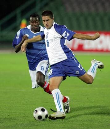 Danijel Kozul (Bosnien Herzegowina U21, re.) gegen Blise Matuidi (Frankreich U21) -  Fußball Länderspiel Herren U21 EM Quali 2008 Nationalmannschaft Nationaltrikot Bosnien Herzegowina U21 - Frankreich U21 0:1 Gruppe Sarajevo Dynamik,