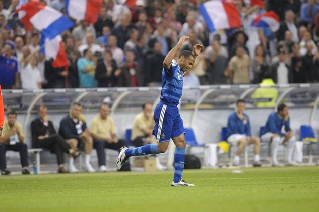 Thierry Henry (Frankreich) enttäuscht -  Fußball Länderspiel Herren WM Qualifikation 2008, Nationalmannschaft, Nationaltrikot Einzelbild Paris Enttäuschung,