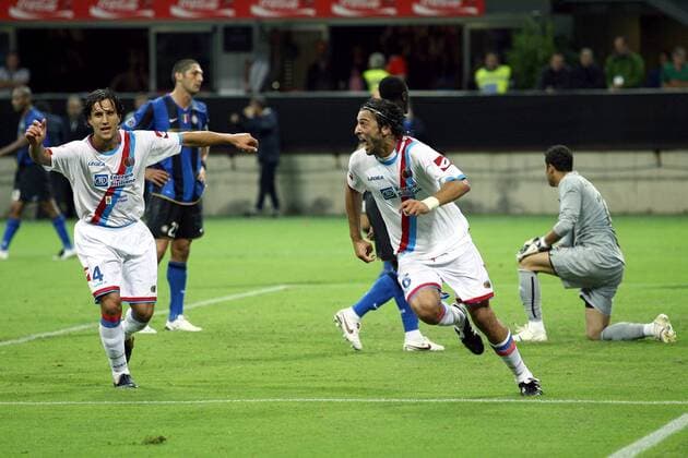 Matias Silvestre (li.) und Lorenzo Stovini (beide Catania) - Torjubel -  Fußball Herren Serie A 2008 2009, 1. Italienische Liga, Calcio Catania Gruppe Mailand Freude, Begeisterung,