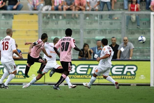 Fabrizio Miccoli (Palermo) erzielt ein Tor gegen den AS Rom -  Fußball Herren Serie A 2008 2009, 1. Italienische Liga, US Palermo - AS Rom 3:1, Roma Gruppe Palermo Dynamik,