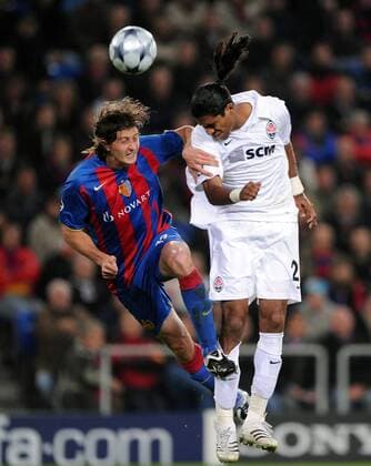 David Abraham (li. Basel) gegen Brandao (Shakhtar Donezk) - Fußball EC 1 Herren Champions League 2008 2009, FC Basel - Schachtjor Donezk Gruppe Basel Dynamik,