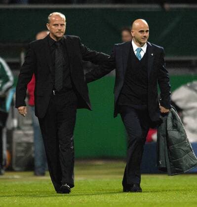 Trainer Thomas Schaaf (Bremen, li.) und Trainerkollege Temuri Ketsbaia (Famagusta) Fußball EC 1 Herren Champions League 2008 2009, SV Werder Bremen - Anorthosis Famagusta FC 0:0 Gruppe Bremen Kameradschaft,